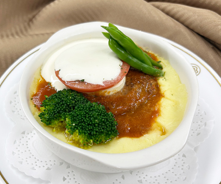 シーサイドプレミアムトマト煮込みハンバーグ〜モッツァレラチーズとじゃばらのサワークリームソース〜<冬季限定>